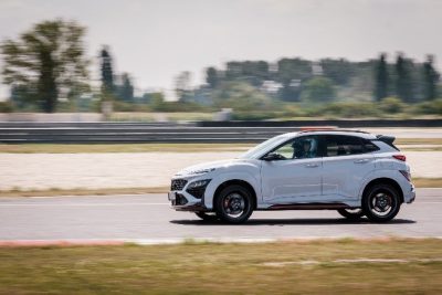 https://slovakiaring.sk/assets/uploads/matrix/gallery/omv-maxxmotion-rally-slovakia-ring-2021-foto/_crop400/Hyundai-Day-2.jpg